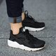 dámske tenisky (obuv) NIKE WMNS AIR HUARACHE RUN SE 859429005 farba čierna