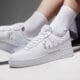 dámske tenisky (obuv) NIKE WMNS AIR FORCE 1 '07 WB iu7557-100 farba biela