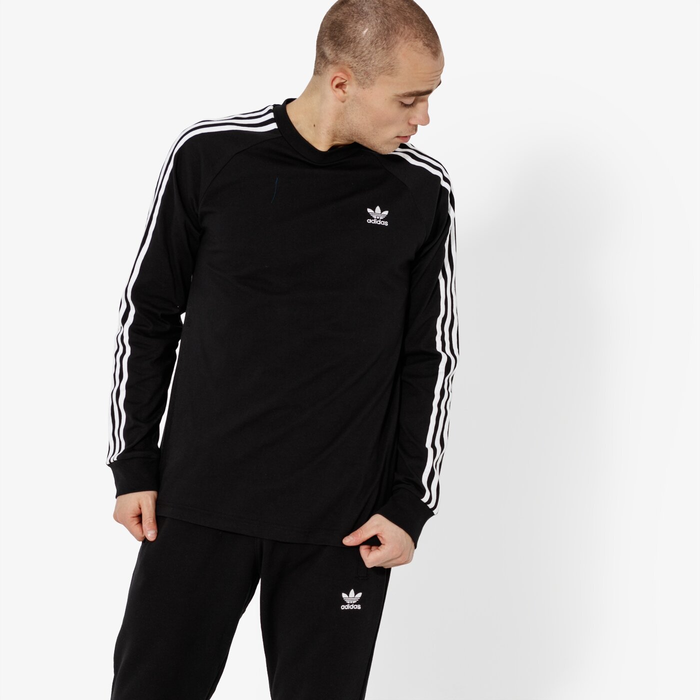 dv1560 adidas
