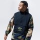 Prechodná bunda pánska (jarná/jesenná) ADIDAS BUNDA CAMO WINDBREAKR gn1875 farba viacfarebná