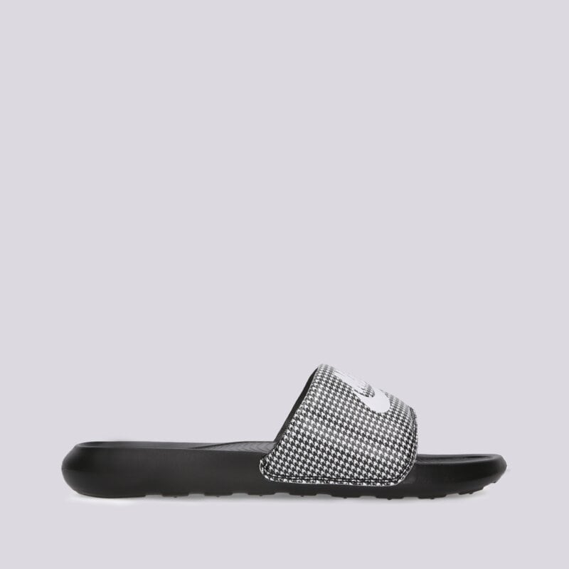 NIKE VICTORI ONE
