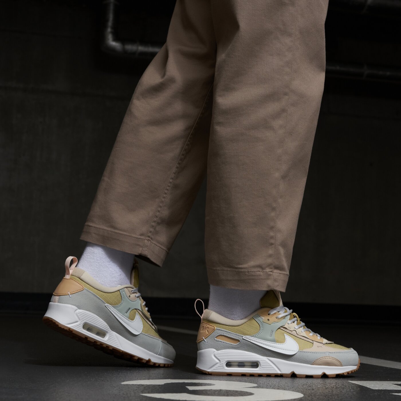 NIKE W AIR MAX 90 FUTURA MIN DV7190 700 Farba Zlat M dne Tenisky nike-w-air-max-90-futura-min-dv7190-700-farba-zlat-m-dne-tenisky