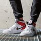 pánske tenisky (obuv) AIR JORDAN 1 MID  554724-116 farba biela