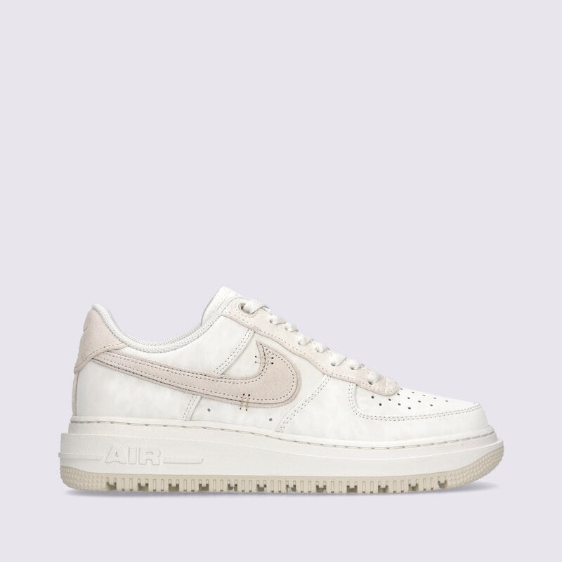 NIKE AIR FORCE 1 LUXE