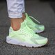 dámske tenisky (obuv) NIKE WMNS AIR HUARACHE RUN  634835702 farba zelená