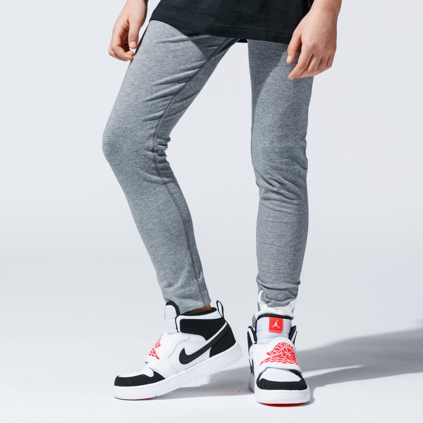 NIKE LEGGINGS SPORTSWEAR AR4076-092 | farba SIVÁ | Módne Nohavice. DETI  OBLEČENIE ✪ eshop Sizeer.sk ✪