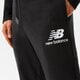 pánske nohavice NEW BALANCE NOHAVICE  NB ESSENTIALS STACKED LOGO SWEATPANT mp03558bk farba čierna