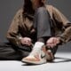 dámske tenisky (obuv) JORDAN WMNS 1 MID EDG  iq0306-133 farba béžová