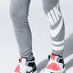 detské nohavice NIKE LEGGINGS SPORTSWEAR 939447-093 farba sivá