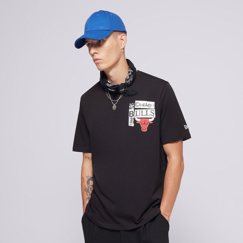 NEW ERA TRIČKO NEWSPAPER GRAPHIC BULLS CHICAGO BULLS BLKFDR