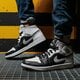 pánske tenisky (obuv) AIR JORDAN 1 MID  554724-073 farba sivá