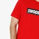 pánske tričko NIKE TRIČKO SS M NSW TEE SWOOSH BMPR STKR ATHLETIC DEPARTMEN ar5027-657 farba červená