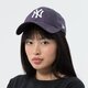dámska šiltovka NEW ERA ČIAPKA WMNS ANIMAL PRINT 940 NYY 60240575 farba fialová