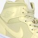 dámske tenisky (obuv) WMNS AIR JORDAN 1 MID SE  ck6587-200 farba zlatá