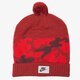 detská čiapka NIKE ČIAPKANSW CAMO POM BEANIE 688788677 farba červená