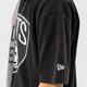 pánske tričko NEW ERA TRIČKO WASHED PACK GRAPHIC NETS BROOKLYN NETS STGBLK 13083858 farba sivá