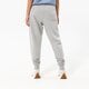pánske nohavice NEW BALANCE NOHAVICE  NB ESSENTIALS STACKED LOGO SWEATPANT mp03558ag farba sivá