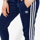 dámske nohavice ADIDAS NOHAVICE  SST TP ADICOLOR dv2639 farba tmavomodrá