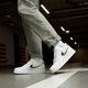 pánske tenisky (obuv) NIKE AIR FORCE 1 '07 LV8 NN dm0117-100 farba biela