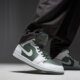 pánske tenisky (obuv) JORDAN AIR 1 MID  dq8426-107 farba zelená